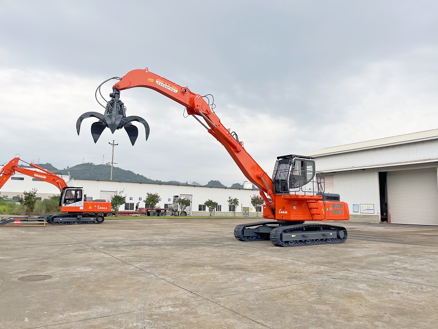 抓鋼機(jī).jpg 抓鋼機(jī).jpg