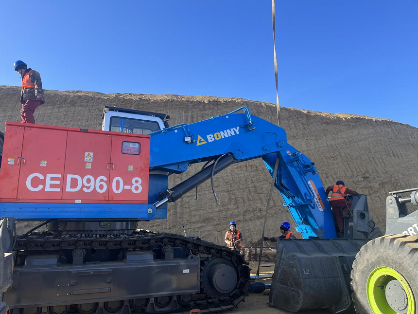 挖掘機(jī).png 挖掘機(jī).png