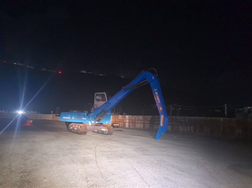 抓鋼機.png 抓鋼機.png